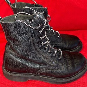 Women’s Size 7 DR. MARTENS PASCAL BOOTS with Zippers